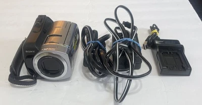 Sony Handycam DCR-SR65 Silver Digital Camcorder Good Condition - Image 1 of 4