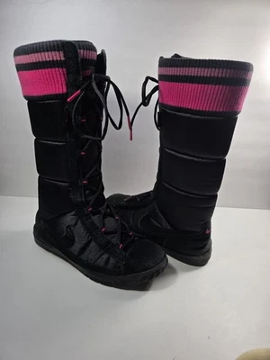NIKE Hi 2 Negro y Rosa Puffer Invierno Botas Altas De Colección Y2K 2007 Para Mujer - Talla 9 Foto 1 de 4