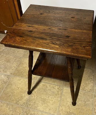 Antigua Lámpara de Salón Victoriana Mesa con Estante Patas Giradas + Estante en Medio Ofertas Foto 1 de 4