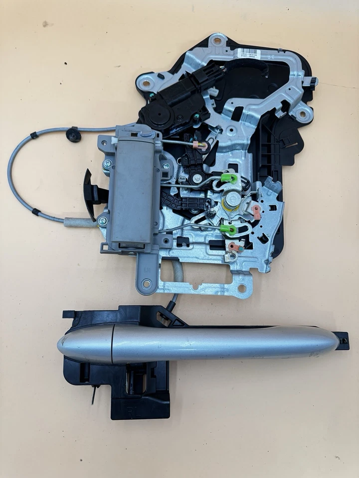 2015-2021 KIA SEDONA REAR LEFT SIDE DOOR LOCK LATCH ACTUATOR MOTOR W/ HANDLE OEM - Image 1 of 4
