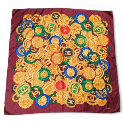 Bufanda de seda con motivo de joyería con logotipo CC borgoña y dorado de Chanel Foto 1 de 4