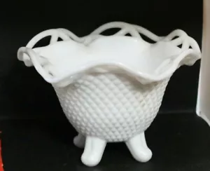 White Milk Glass Scalloped Lace Edge Candy Dish On 4 Feet - Picture 1 of 2