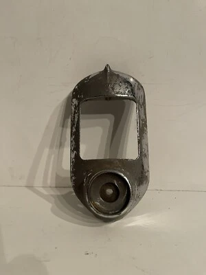 Bisel de lámpara de luz trasera Chevy Fleetline y Styleline 1951-1952 5940033 Foto 1 de 4