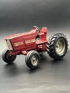 ERTL Trattore Vintage Rosso Farm Metal STK #415 Internazionale ~ Made in USA - Foto 1 di 7