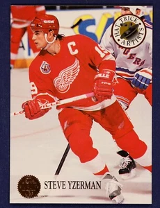 1993-94 Leaf Hat Trick Artists #10 Steve Yzerman - Picture 1 of 2