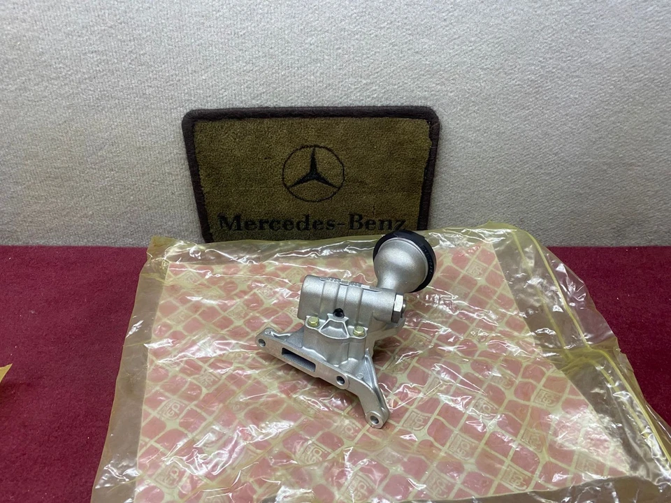 Bomba de aceite Mercedes Benz W126 C126 R107 FEBI A1171800501 NOS Foto 1 de 4