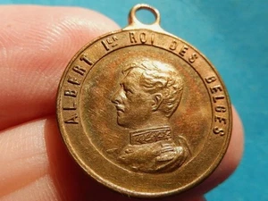 MEDAILLE Albert Ier NIEUPORT 1914 WWI SOLDATS MA PLACE EST PARMI VOUS ! - Foto 1 di 2