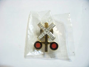 Solapa OPERACIÓN SALVAVIDAS Xing RAILROAD CROSSING pinback - Imagen 1 de 1