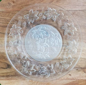 Princess House Fantasia Poinsettia 8" Salad Plate REPLACEMENT Frosted Center NEW - Picture 1 of 3