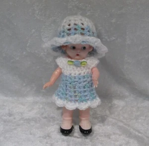 Hecho a medida MUÑECA DE SONAJERO KNICKERBOCKER #05 Hecho a mano Crochet Vestido y Sombrero Conjunto - Imagen 1 de 3