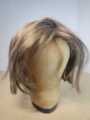 Peluca Henry Margu sintética sutil reflejos marrón claro flequillo corto en capas Foto 1 de 4