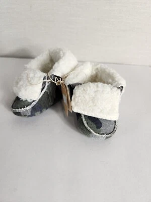 Mud Pie Camo Sherpa Baby Booties Shoes Slip-on Gray Green Size 0-6 Mths New - Image 1 of 4