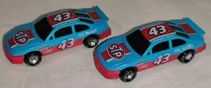 1990 Racing Champions | Richard Petty #43 STP 1:64 Diecast Rennwagen 2er Set - Bild 1 von 7