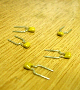 Capacitor Multilayer X10 0.22UF/100V / Y5V (X10) - Picture 1 of 1