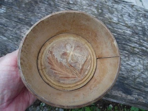 Molde de mantequilla de madera antiguo con sello de hoja de flor - Imagen 1 de 9