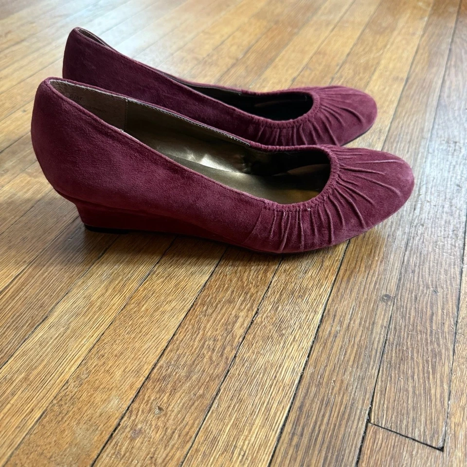 Me Too Red麂皮绒楔形鞋跟 — 第 1/4 张图片