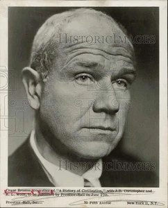 1955 Pressefoto Crane Brinton, Mitautor von "A History of Civilization" - Bild 1 von 2
