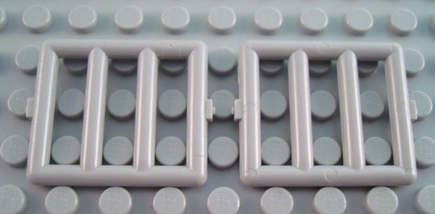 LEGO Lote de 2 Barras de Ventana de Cárcel Gris Claro 1x4x3 Foto 1 de 1