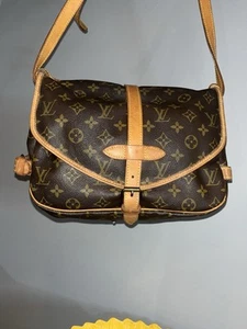Louis Vuitton Samur 30 Messenger Monogram Bag Authentic - Picture 1 of 12