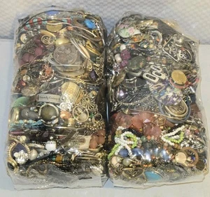 20.9 lbs Jewelry & Craft Grab Bag LOT #2 - Picture 1 of 10