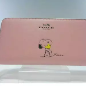 COACH x PEANUTS SNOOPY Leather Zip Wallet Limited Pink Collaboration - Bild 1 von 7