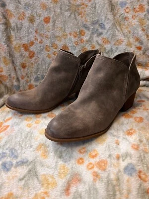 Botines Fergie para mujer talla 9, tacón bajo, cremallera lateral, uso ligero Foto 1 de 4