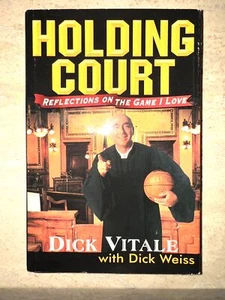 HOLDING COURT - DICK VITAL 1995 ERSTE AUSGABE HARDBACK BUCH STAUBJACKE - Bild 1 von 3