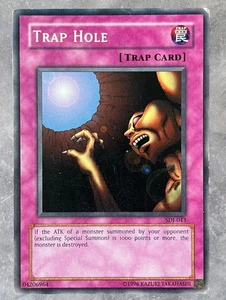 Trap Hole SDJ-043 | Mazo de inicio Joey | Común | Ilimitado LP/MP YuGiOh TCG - Imagen 1 de 2