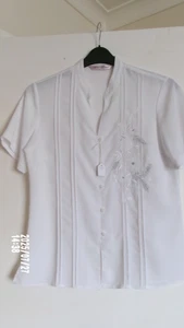 WOMEN'S CLASSIC BLOUSE SIZE 12.  WHITE WITH WHITE & SILVER DETAIL. NEW. BY EWM. - Picture 1 of 3