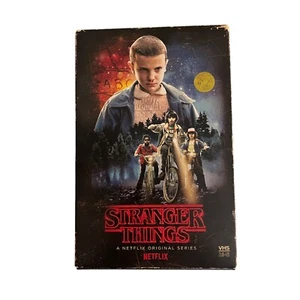 Stranger Things Staffel 1 VHS Collector's Edition Blu-Ray Netflix - Bild 1 von 15