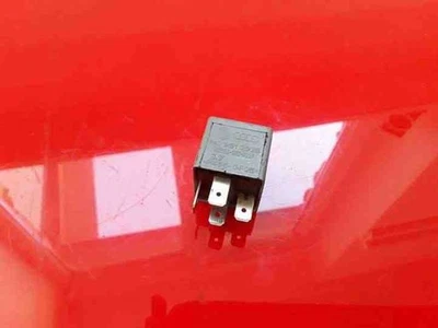 Relè VW PASSAT Variant B6 3C5 V23134B52X227 141951253B 2.00 Diesel 25530989 - Immagine 1 di 3