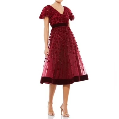 Mac Duggal 勃艮第花卉贴花飘动袖天鹅绒下摆迷笛连衣裙 16 码 — 第 1/4 张图片