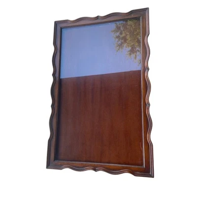 Mesa de cóctel Imperial Company de caoba de 1940 con bandeja de mayordomo de vidrio extraíble Foto 1 de 4