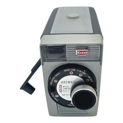 Cámara de película Kodak Brownie 8 mm f/2,7 vintage coleccionable - usada Foto 1 de 4
