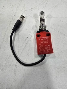 ALLEN BRADLEY 440P-ASLB02D4 GUARDMASTER LIMIT SWITCH NEW - Picture 1 of 3