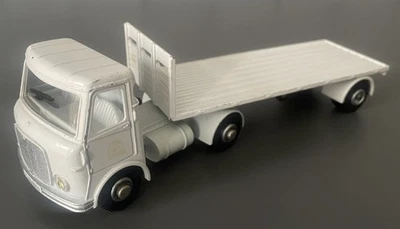 Dinky Toys 915 Original AEC Articulated Lorry Very Rare Thames Board Mills Issue - Image 1 of 4