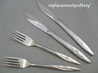 Oneida Lasting Rose Cutlery - Image 1 of 2