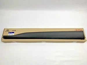 Moldura inferior de puerta delantera genuina 2018-2023 Kona lado del conductor izquierdo adorno negro - Imagen 1 de 3