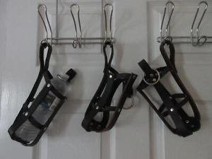 Ein linker schwarzer Lederflaschenhalter mit O-Ring, 10" Länge passt 3" Gürtel - Bild 1 von 3