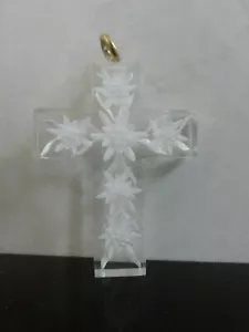 VTG FAB RARE REVERSE CARVED EDELWEISS CLEAR LUCITE PRYSTAL LARGE CROSS PENDANT - Picture 1 of 8