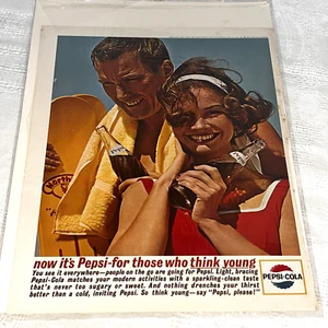 Frameable Pepsi-cola Advertisement Young Beach Couple from 1963 LOOK Magazine - Picture 1 of 3