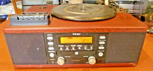 TEAC LP-R500E All-In-One Turntable/CD Recorder/Cassette/Radio Player - Picture 1 of 17