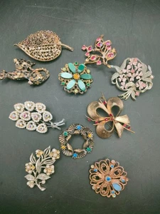 Lot of 10 Vintage Costume Brooches Mixed Styles Rhinestone Faux Pearl & Enamel - Picture 1 of 3