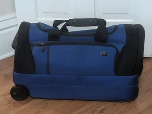 VICTORINOX Rolling Blue Duffel Bag 22x9x12in LUGGAGE CARRY ON - Picture 1 of 12