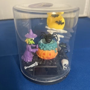 Halloween SOLAR TANZENDE FLATTERNDE SPINNE mit HEXE, FLEDERMÄUSEN, KATZE, SCHÄDEL & KÜRBIS - Bild 1 von 7