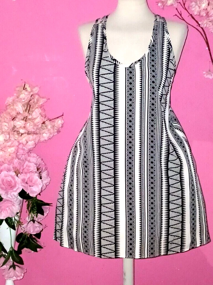 VESTIDO DE VERANO MUJER ESTAMPADO JACQUARD RAYAS (TALLA UK10) Foto 1 de 4