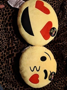 NWT Lot Of 2 Emoji Expressions Yellow Plush Pillow wink/heart And Heart Eyes - Picture 1 of 2