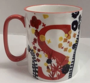 20 Strawberry Street Bella colección de monogramas florales taza café letra S - Imagen 1 de 7