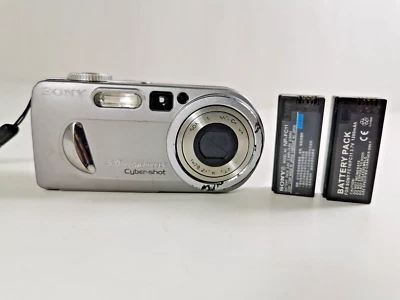 Sony Cyber-shot DSC-P10 5.0MP Digital Camera - Silver - Image 1 of 4