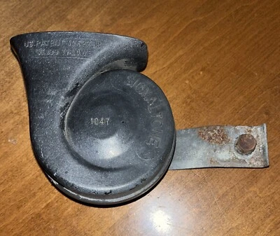 1986-1990 Jeep Cherokee XJ Low Note Horn OEM - Image 1 of 4